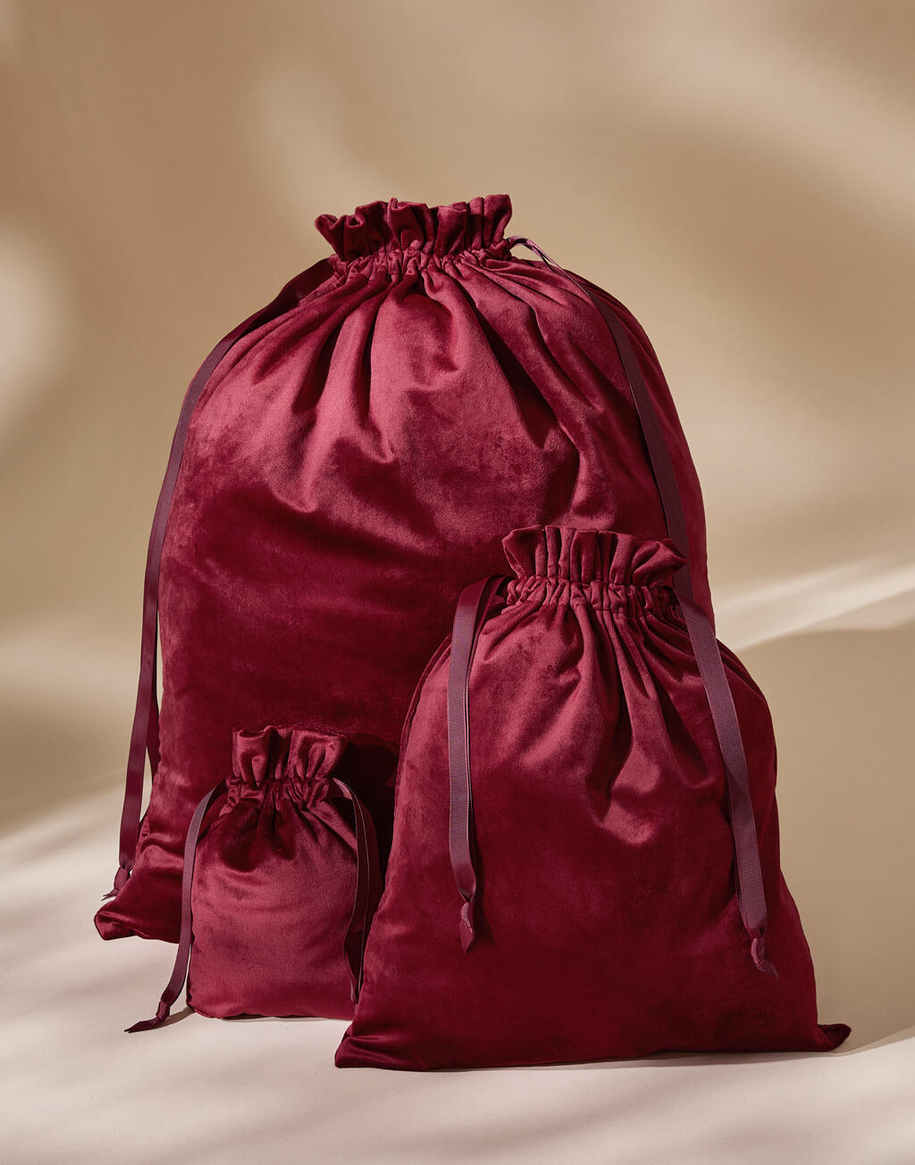 Βελούδινο Πουγκί Δώρου BG718 BagBase Ruby Red