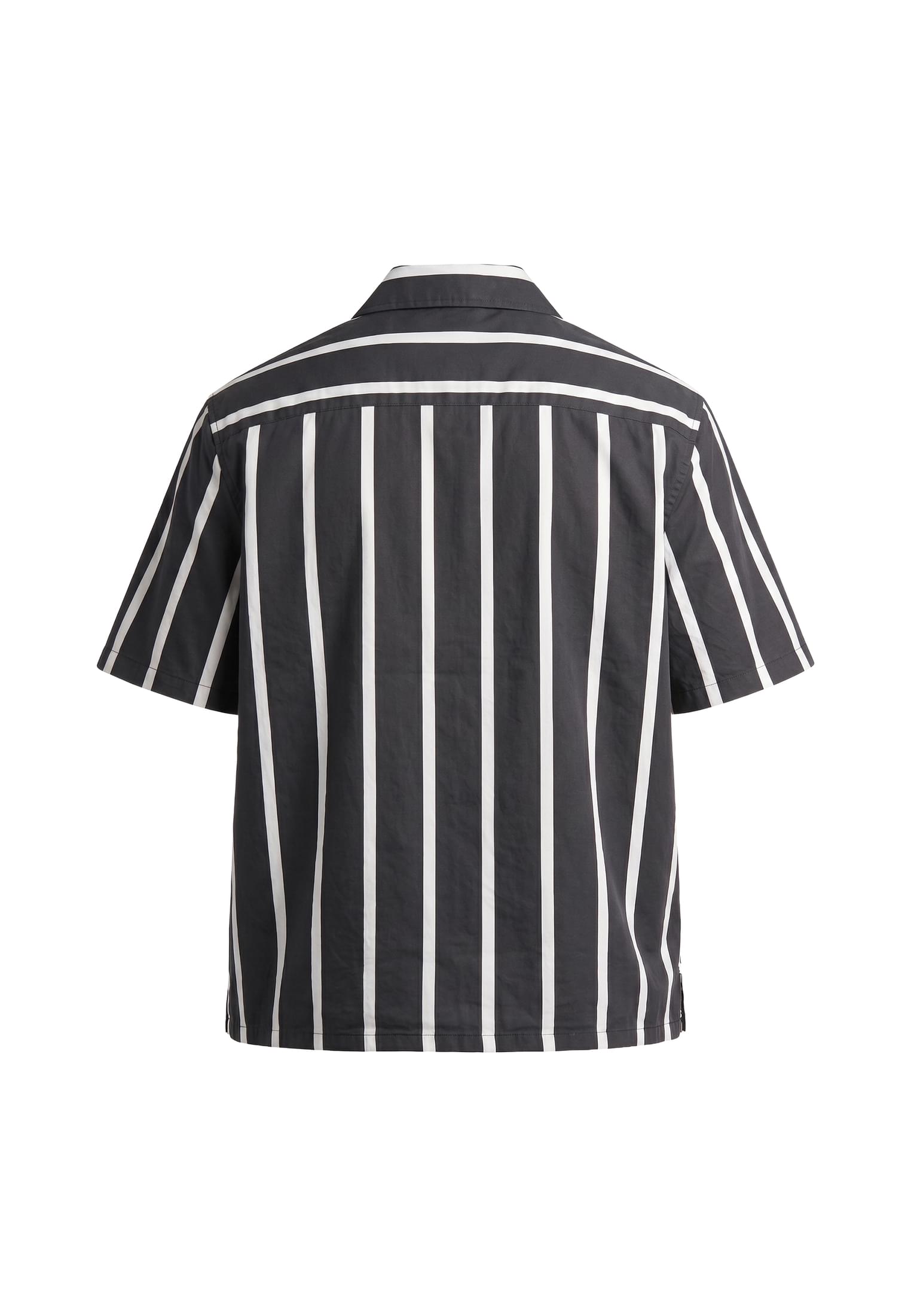Χαλαρό Πουκάμισο Summer Stripe Resort Shirt με Κάθετες Ρίγες Tb8429-00826 Urban Classics Black White ανδρικά Πουκάμισα Simple Wear