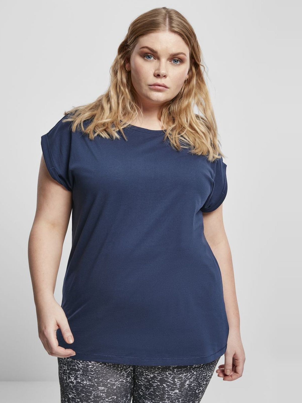 T-shirt TB771 Urban Classics Extended Shoulder Tee dark blue