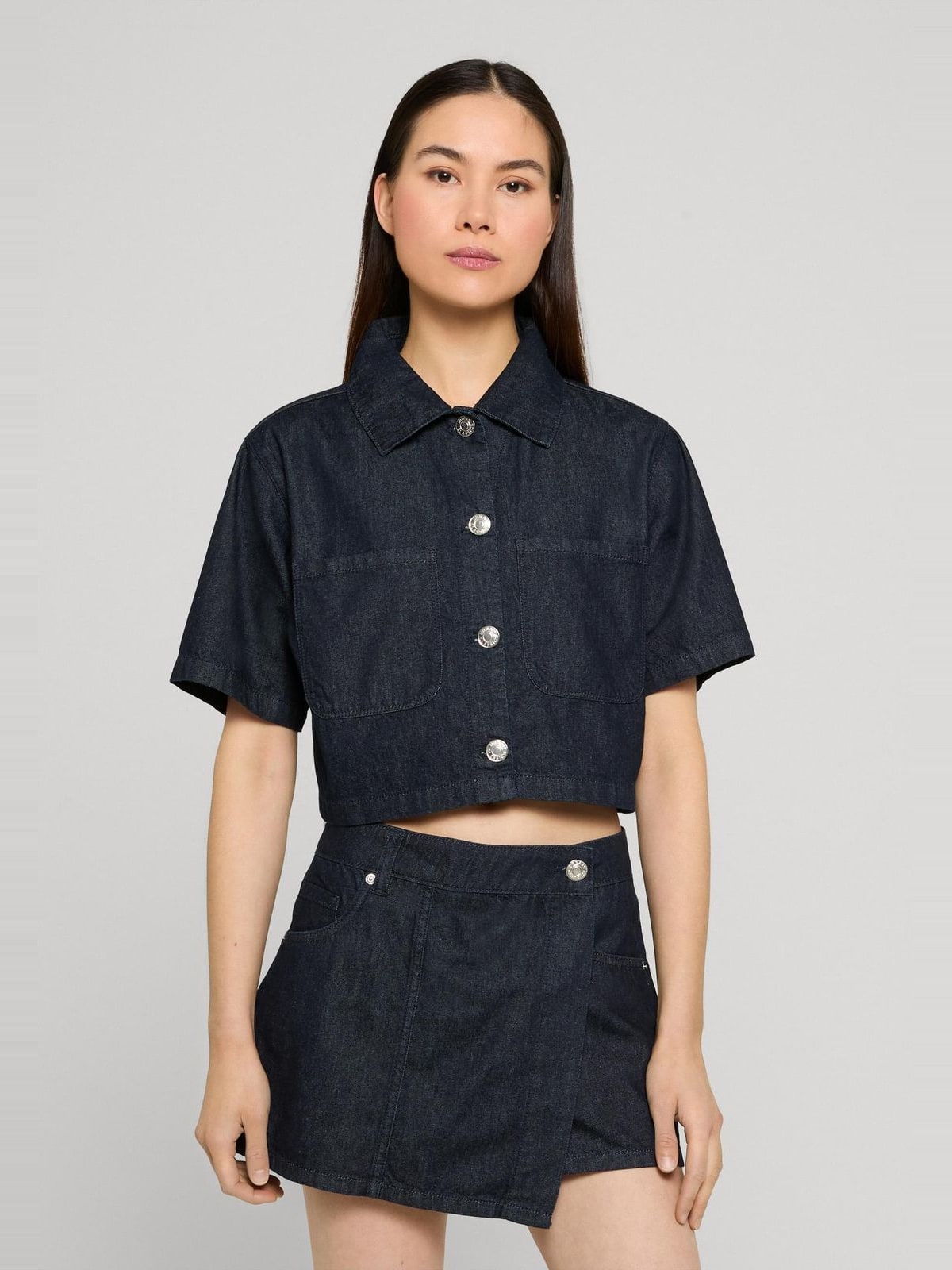 Cropped ελαφρύ τζιν πουκάμισο με κλασικό γιακά TB8372-23074 Urban Classics blue rinsed washed