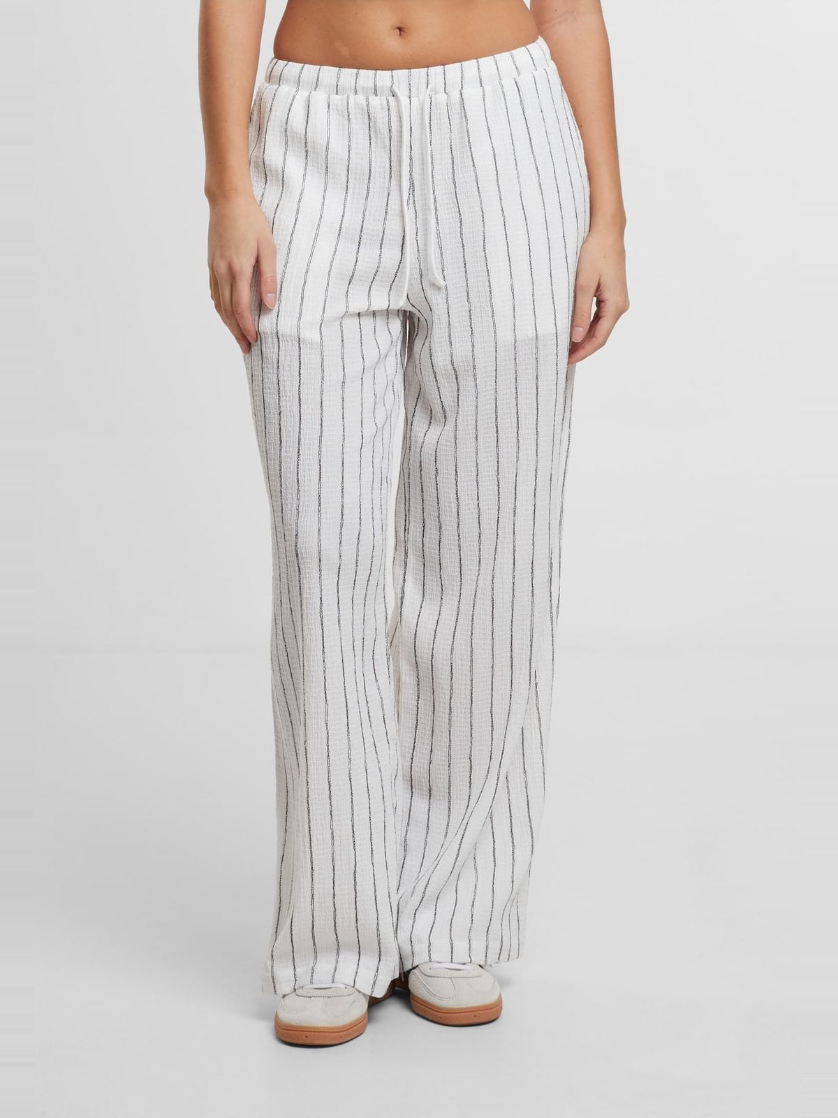 Γυναικεία παντελόνια Structured Striped Relaxed Fit με ελαστική μέση TB7472-04577 Urban Classics offwhite/black