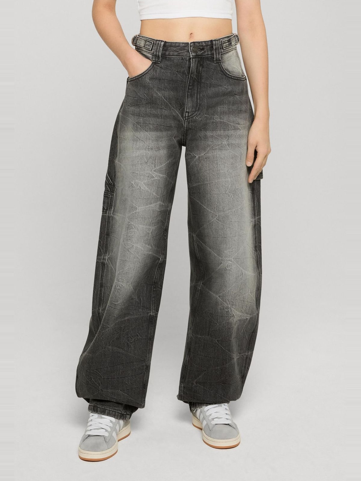 Γυναικεία τζιν balloon fit με σιλουέτα barrel-leg TB8140-00709 Urban Classics black washed