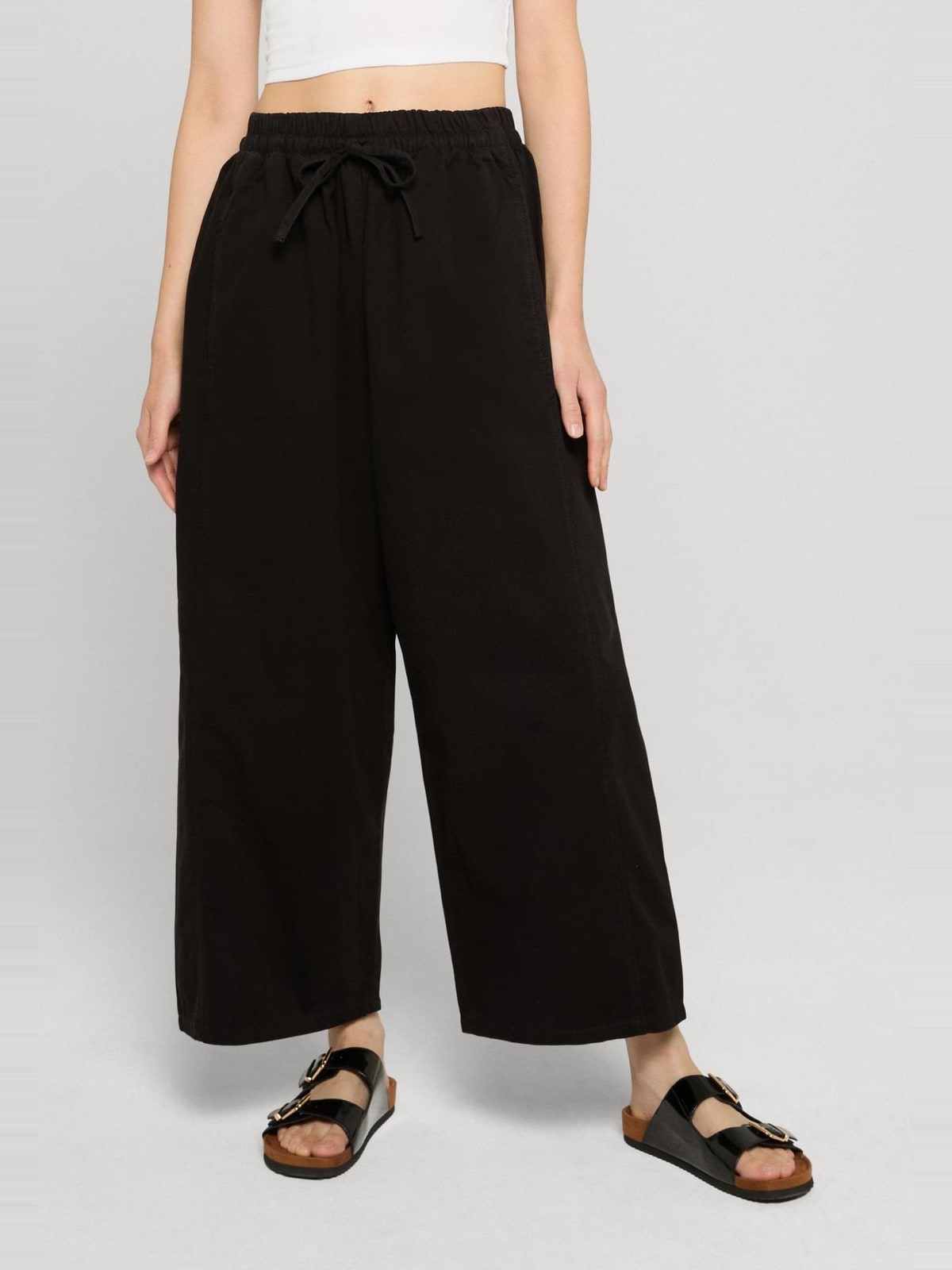 Γυναικεία παντελόνια Barrel Cropped με φαρδιά σιλουέτα TB8286-00007 Urban Classics black