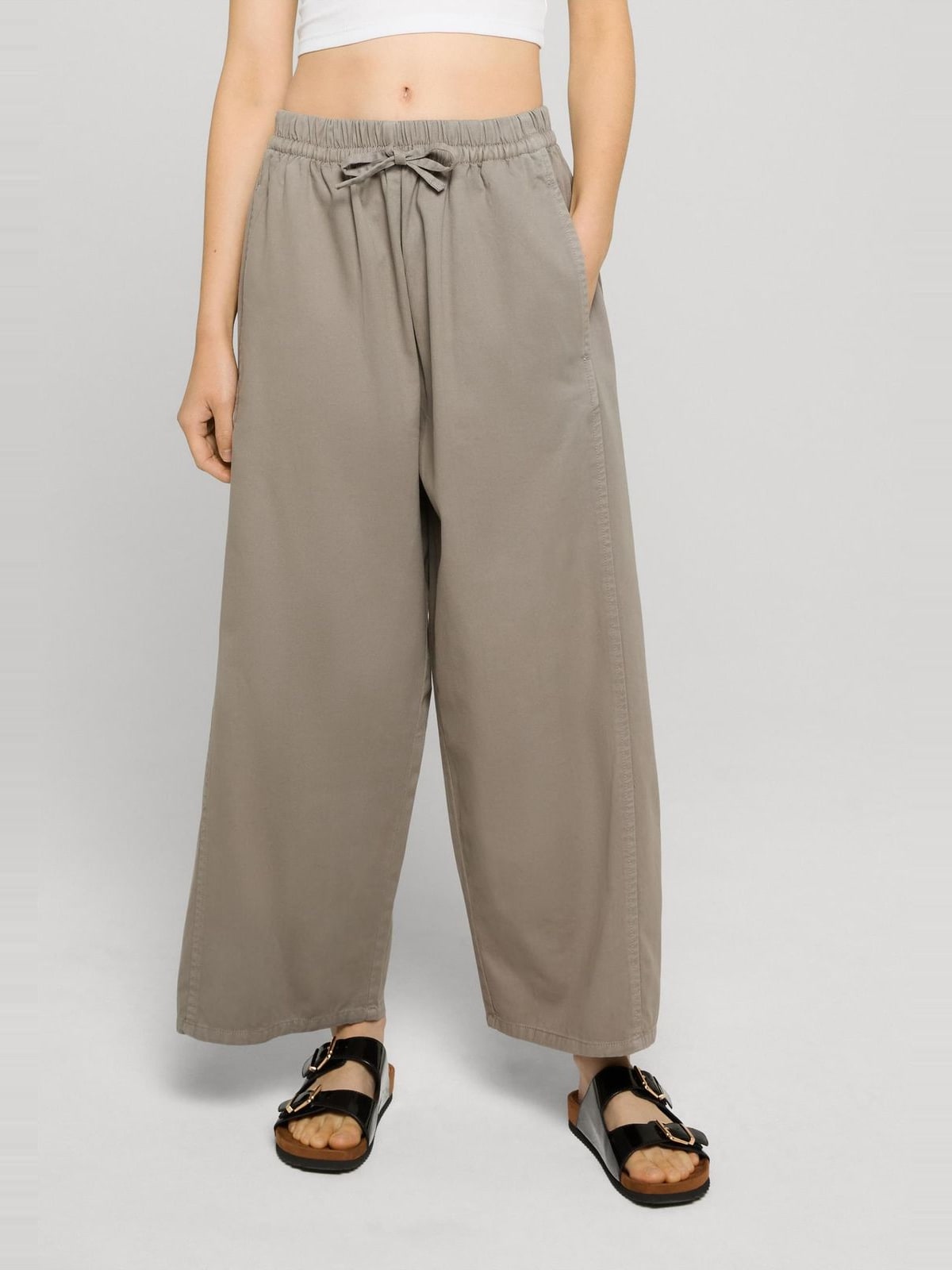 Γυναικεία παντελόνια Barrel Cropped με φαρδιά σιλουέτα TB8286-01325 Urban Classics cloud