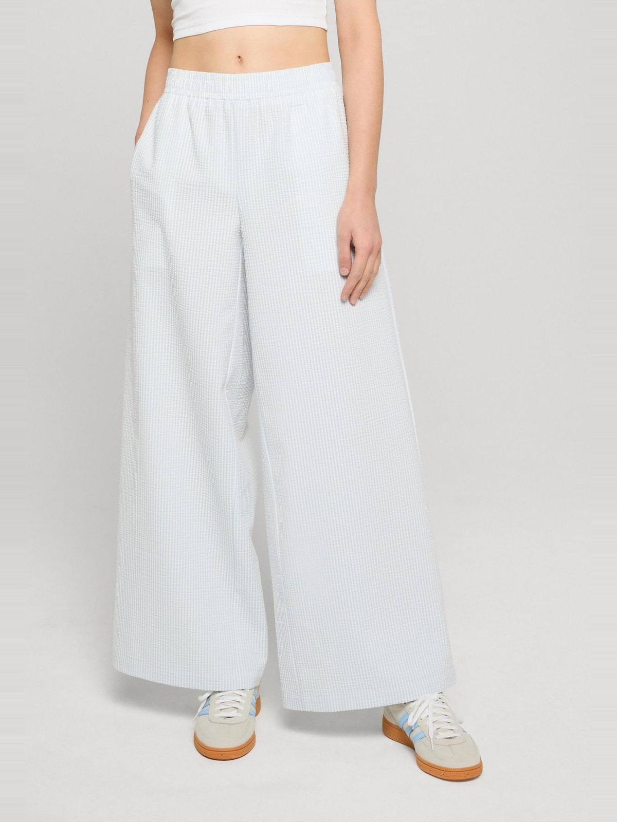 Γυναικείες παντελόνες Seersucker Resort Pants με ελαστική μέση TB8358-22394 Urban Classics freezeblue/white