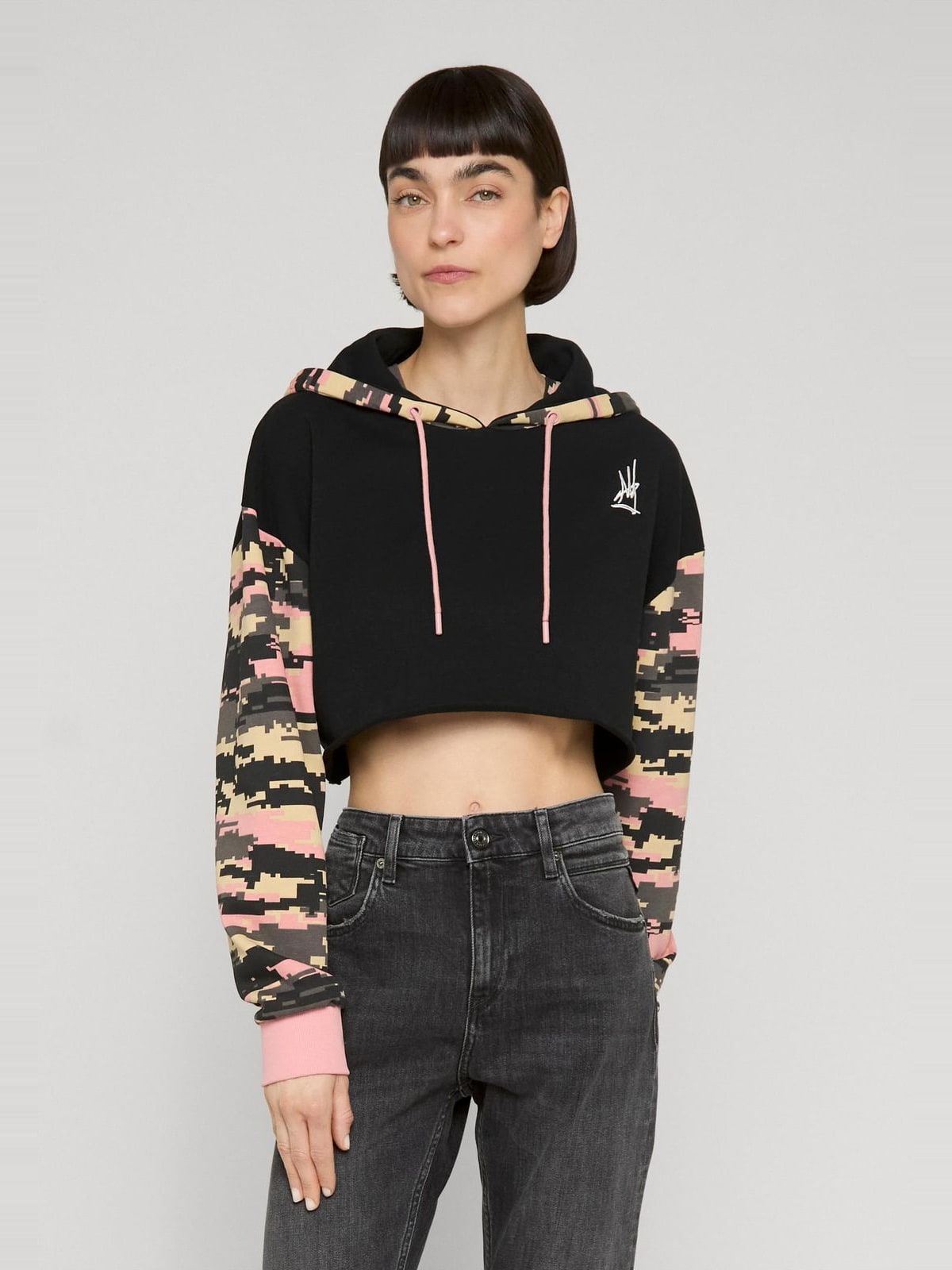 Hoodie Ecstatic με cropped κόψιμο και εντυπωσιακά σχέδια DLHD139-17103 Dangerous DNGRS black/pixelcamouflage