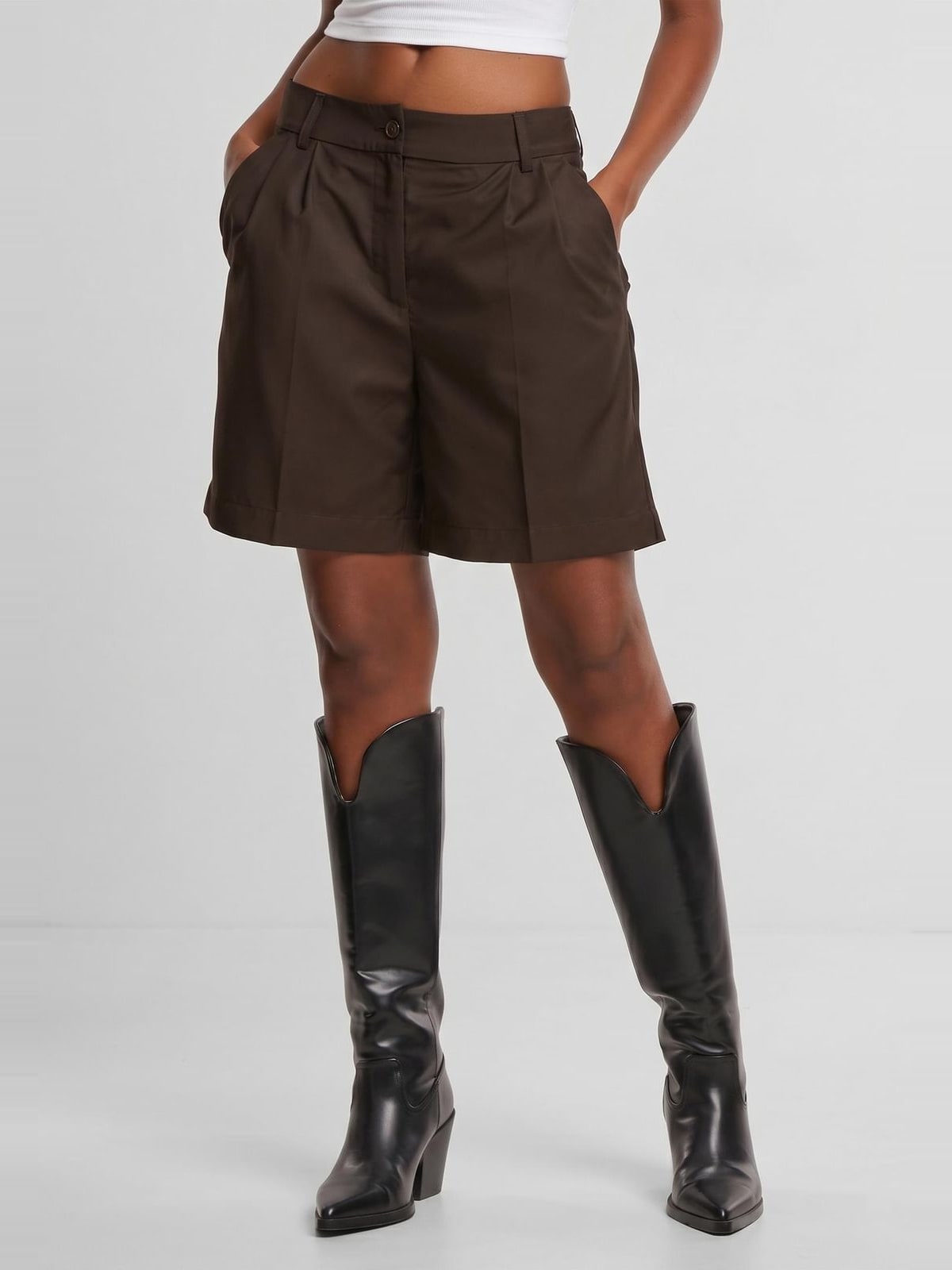 Γυναικεία Bermuda Shorts με πτυχώσεις άνετης εφαρμογής TB7196-00075 Urban Classics brown