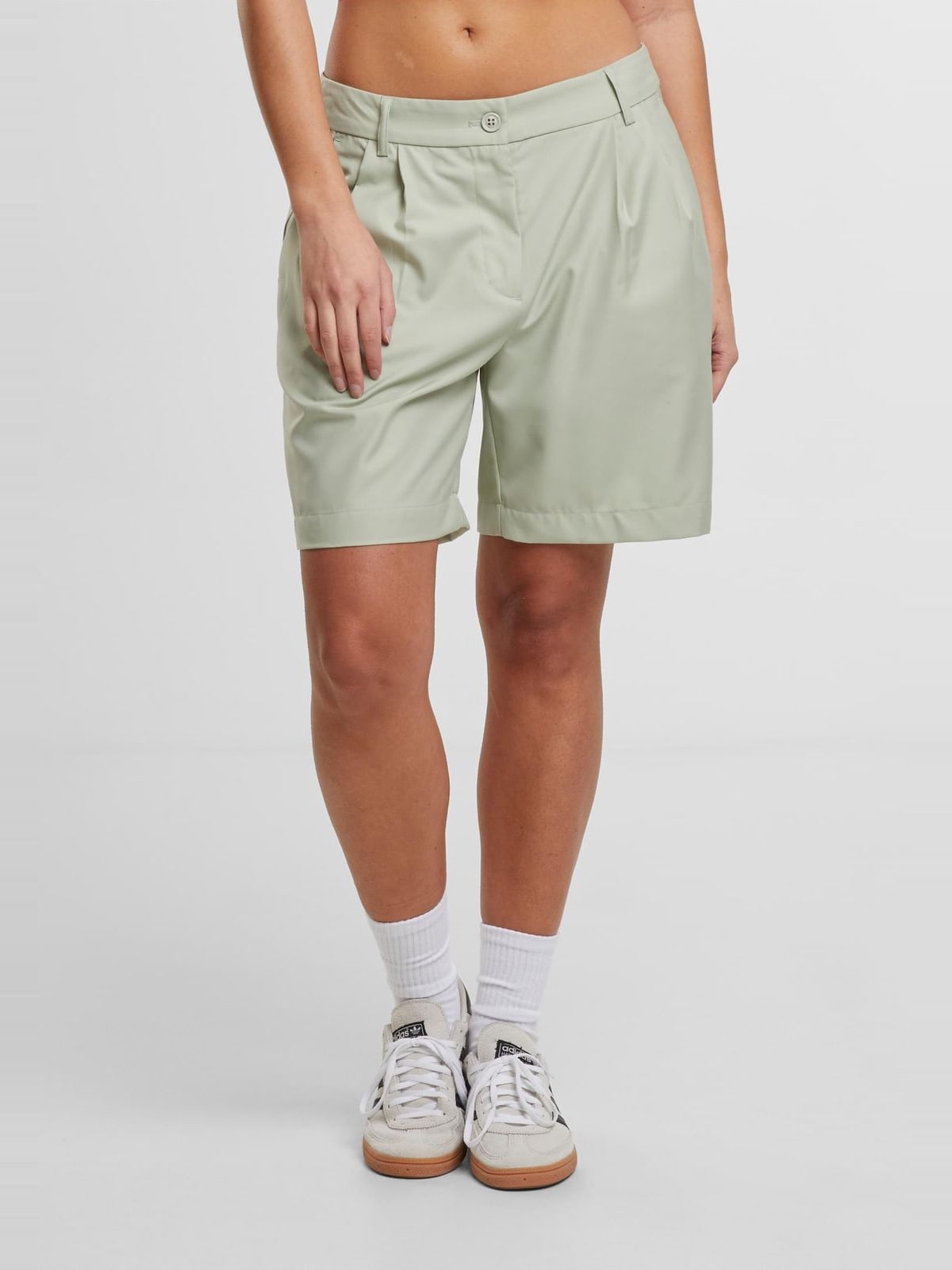 Γυναικεία Bermuda Shorts με πτυχώσεις άνετης εφαρμογής TB7196-03259 Urban Classics softsalvia