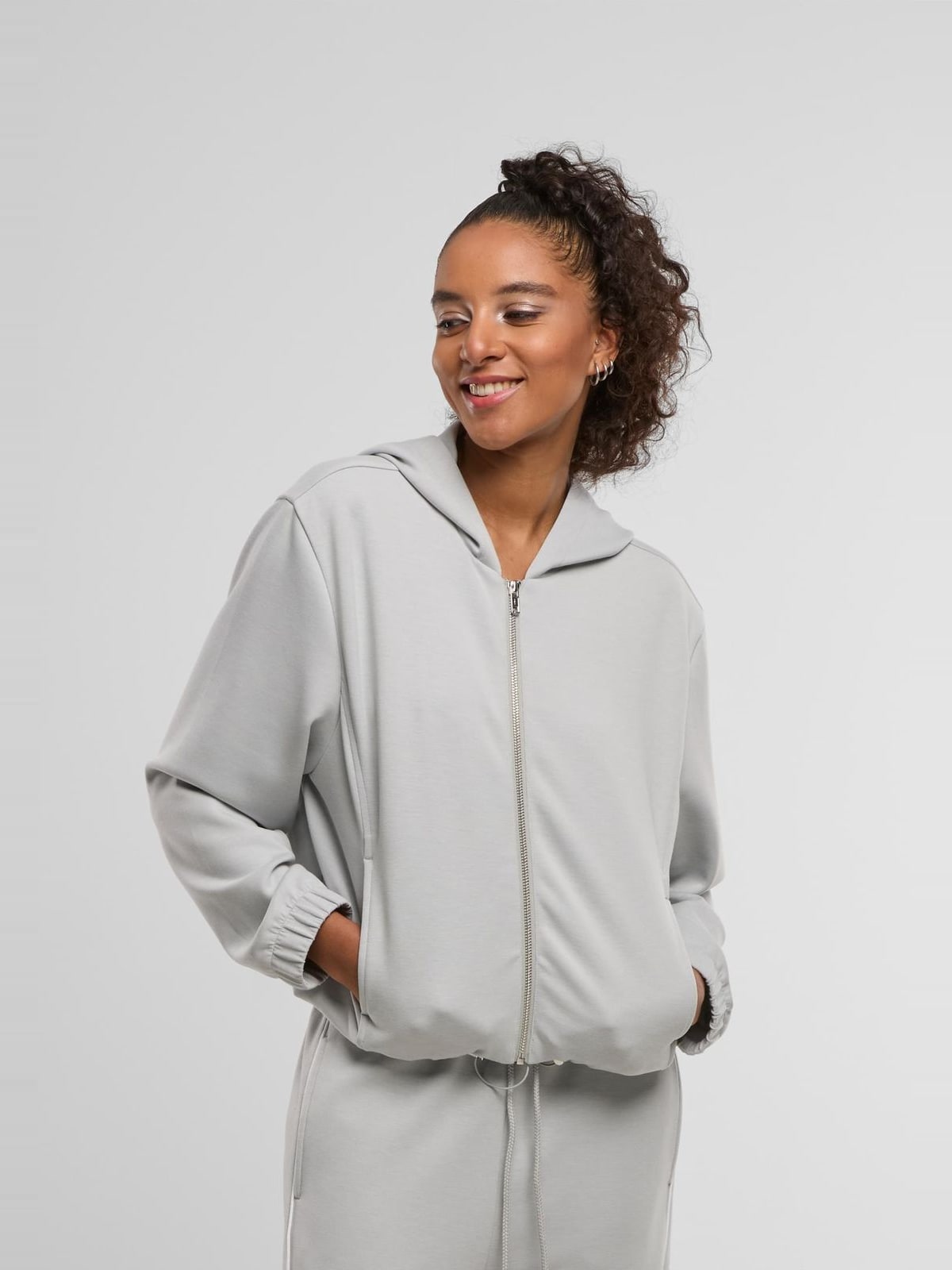 Αθλητικό hoodie με φερμουάρ Ladies Scuba Zip Hoodie άνετη εφαρμογή TB8168-02946 Urban Classics lightasphalt