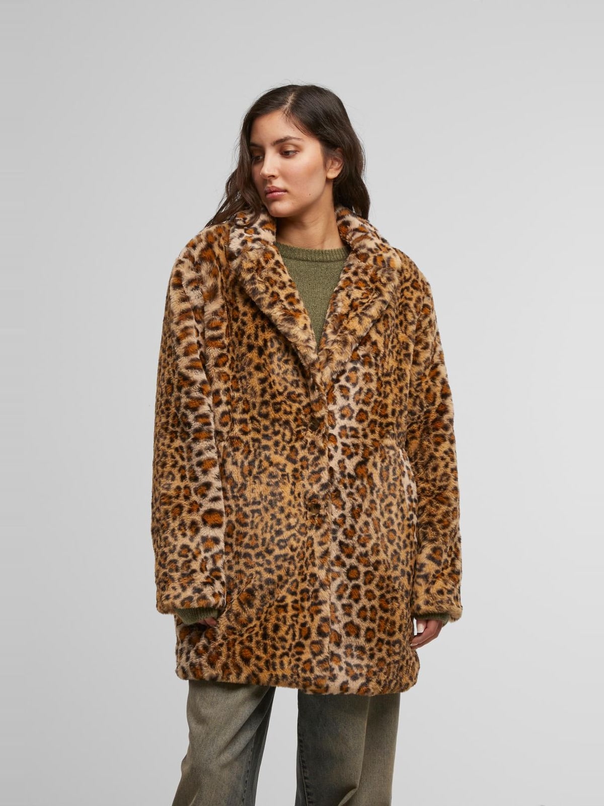 Γυναικείο γούνινο παλτό Ladies Oversized Faux Fur με σχέδιο λεοπάρ TB7937-01720 Urban Classics leo
