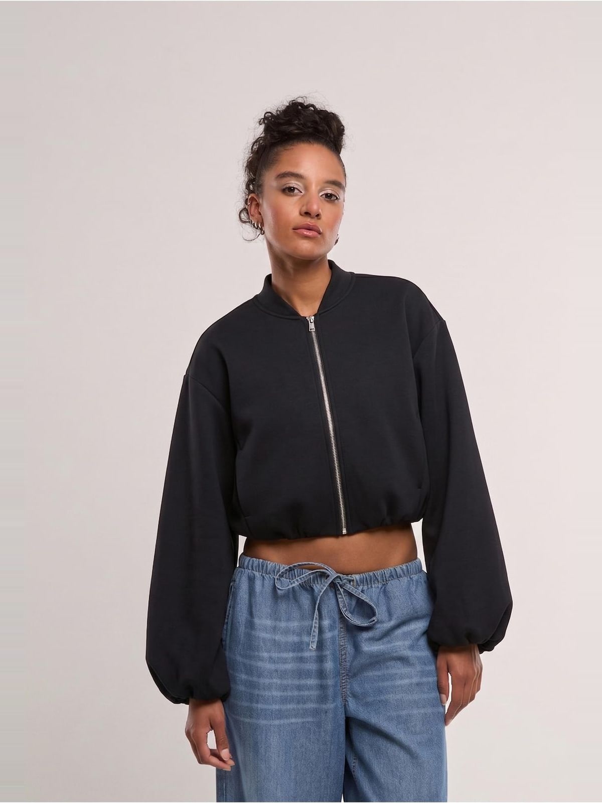 Φαρδύ μπουφάν Ladies Oversized Scuba Jacket με μοντέρνα εμφάνιση TB8133-00007 Urban Classics black