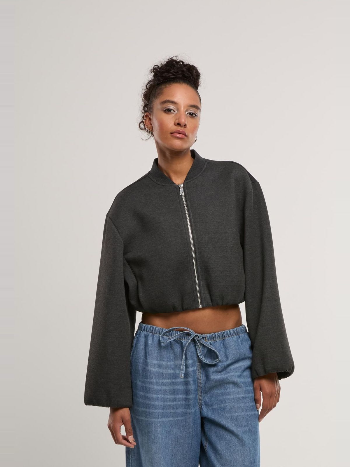 Φαρδύ μπουφάν Ladies Oversized Scuba Jacket με μοντέρνα εμφάνιση TB8133-00091 Urban Classics charcoal