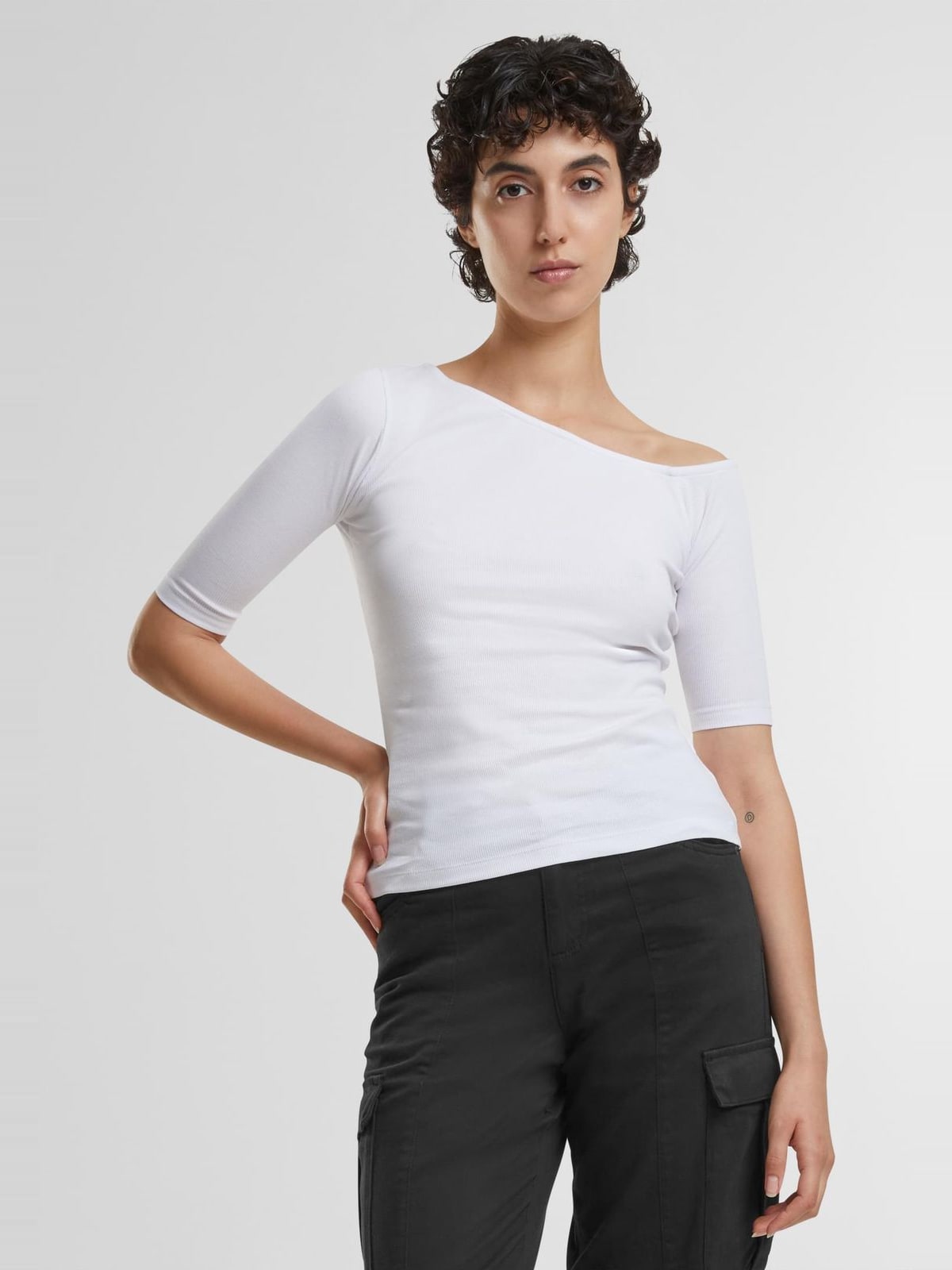 Γυναικεία μπλούζα Ladies Essentials Asymmetric Rib Tee με λαιμόκοψη ενός ώμου TB7096A-03168 Urban Classics white+white