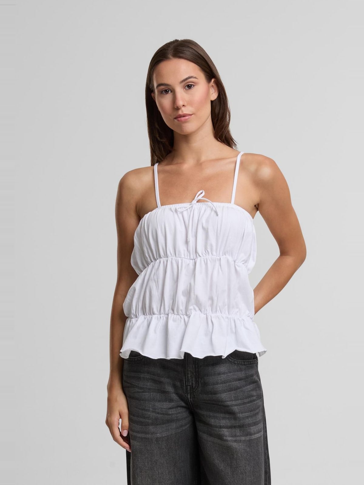 Αμάνικο τοπ Ladies Tiered Cami Top με ρυθμιζόμενες τιράντες TB7532-00220 Urban Classics white