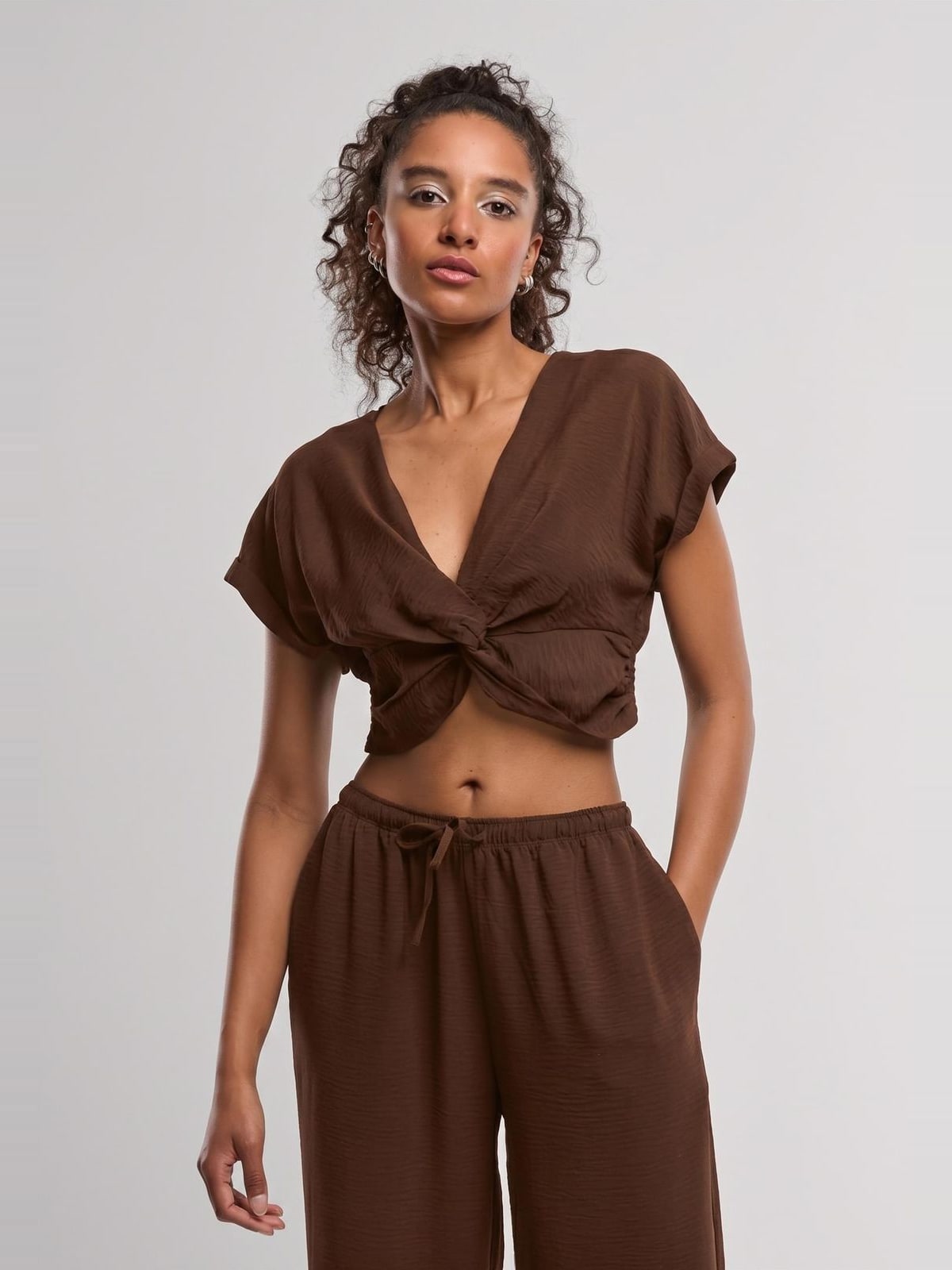 Γυναικεία μπλούζα Knotted V-Neck Top με κόμπο λεπτομέρεια TB8277-21859 Urban Classics cinnamonbrown