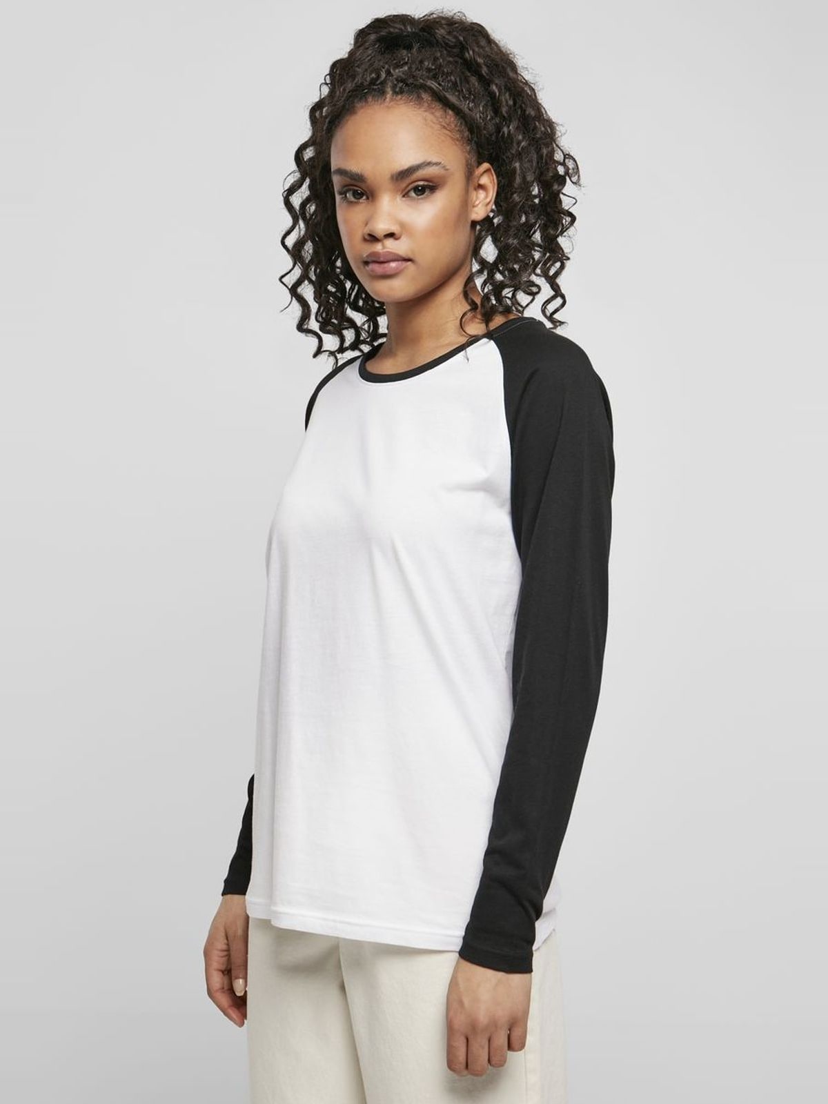 Ladies Contrast Raglan Longsleeve Urban Classics TB4539-01248 White/Black