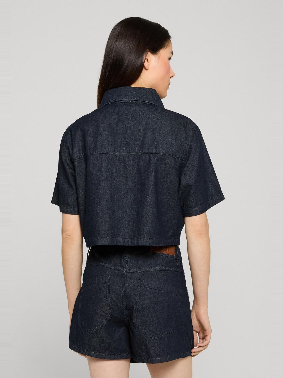 Cropped ελαφρύ τζιν πουκάμισο με κλασικό γιακά TB8372-23074 Urban Classics blue rinsed washed