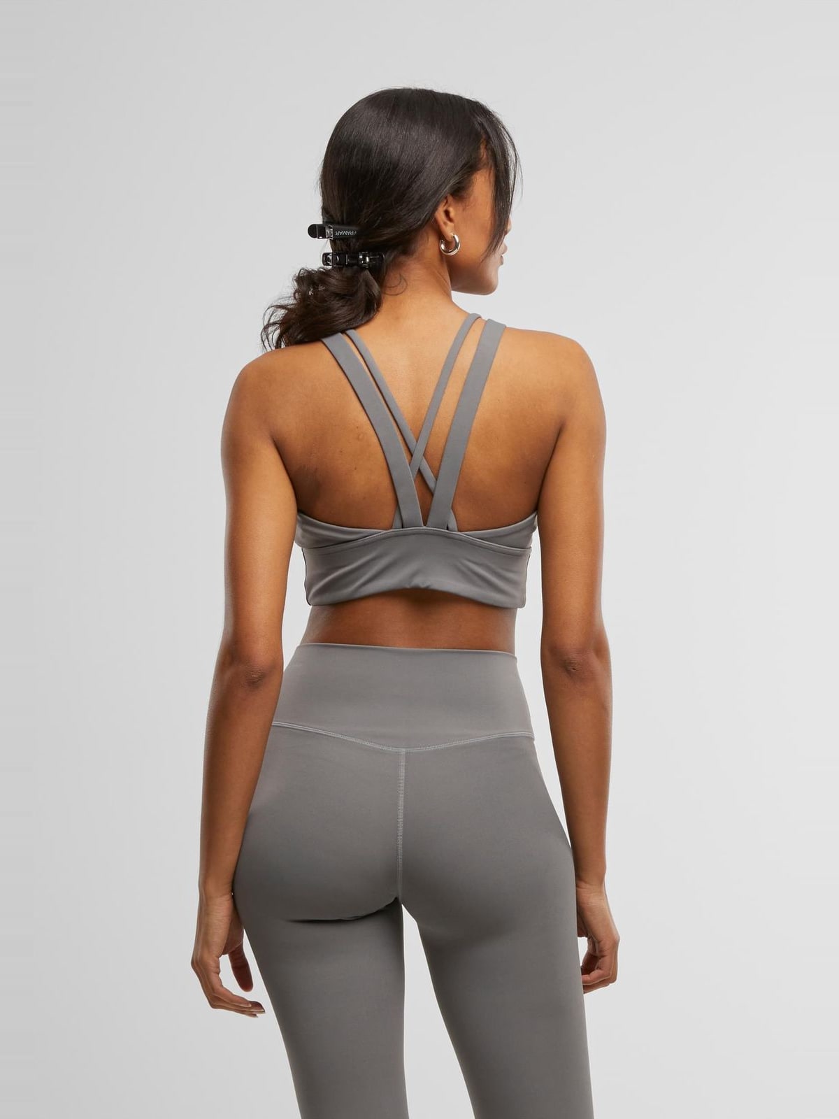 Γυναικείο αθλητικό σουτιέν Ladies Sports Bra Crossed με σταυρωτές τιράντες TB7809-20523 Urban Classics senior grey