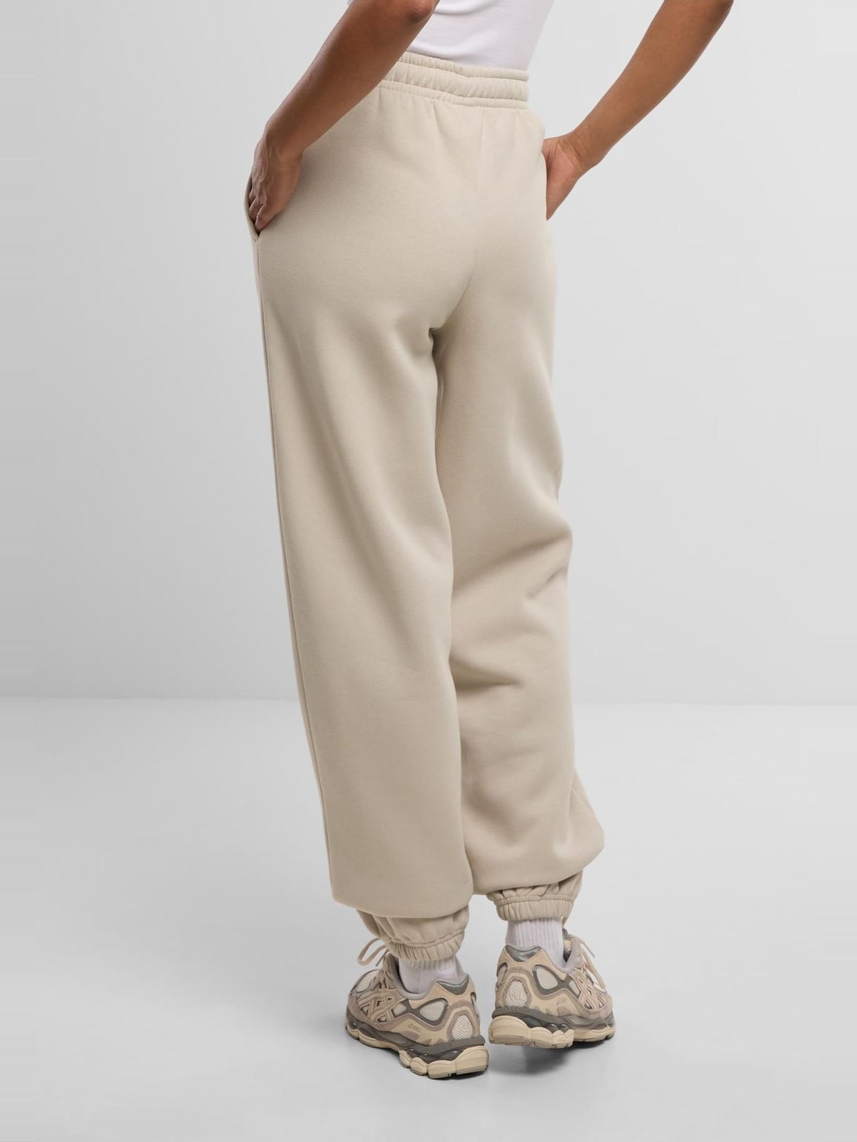 Γυναικείες fluffy sweatpants άνετη εφαρμογή TB7107-01325 Urban Classics cloud