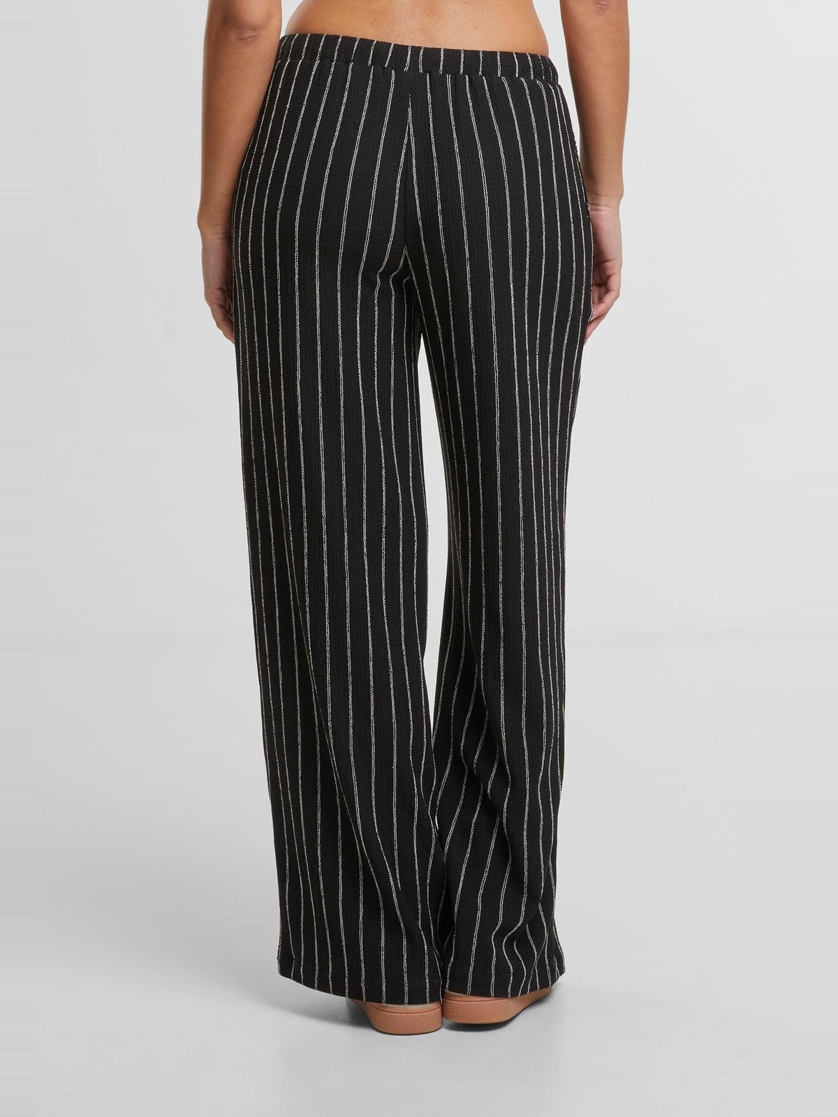 Γυναικεία παντελόνια Structured Striped Relaxed Fit με ελαστική μέση TB7472-00851 Urban Classics black/offwhite