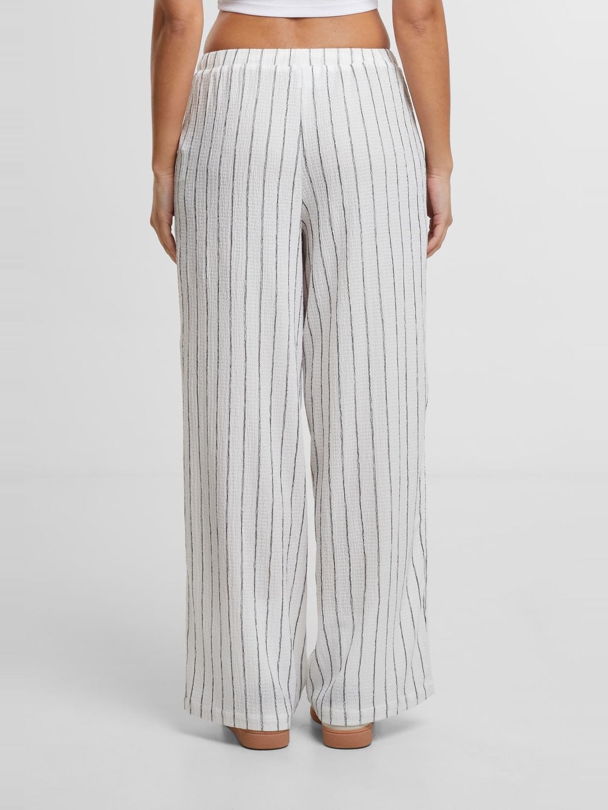 Γυναικεία παντελόνια Structured Striped Relaxed Fit με ελαστική μέση TB7472-04577 Urban Classics offwhite/black
