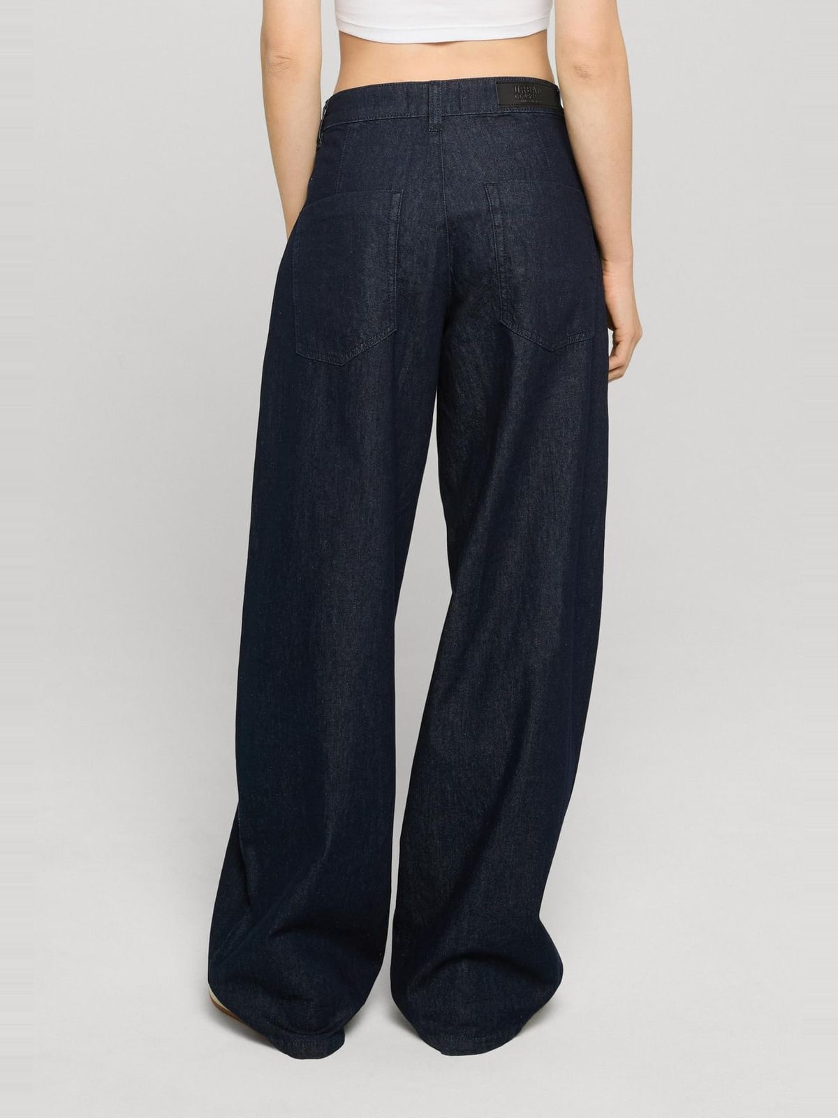 Γυναικεία παντελόνια βαρελιού Light Denim με φαρδύ πόδι TB8296-23074 Urban Classics blue rinsed washed