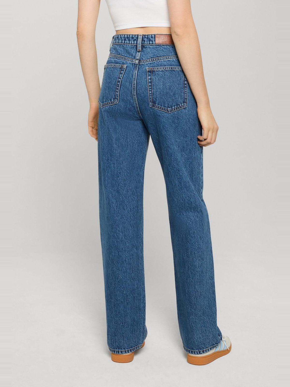 Ladies Mom Jeans με ψηλή μέση και άνετη εφαρμογή TB8142-19924 Urban Classics mid deep blue washed