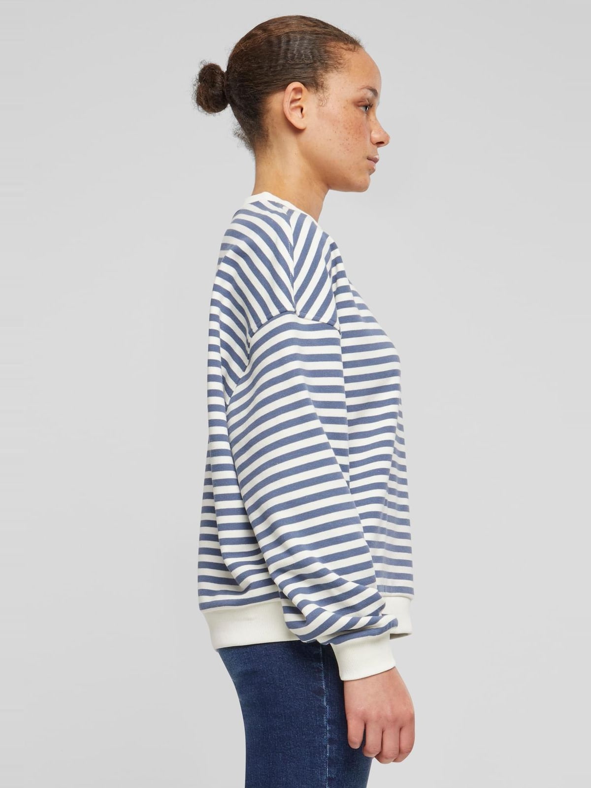 Γυναικεία μπλούζα Oversized Striped Crewneck με ριγέ σχέδιο TB6135-12892 Urban Classics whitesand/vintageblue