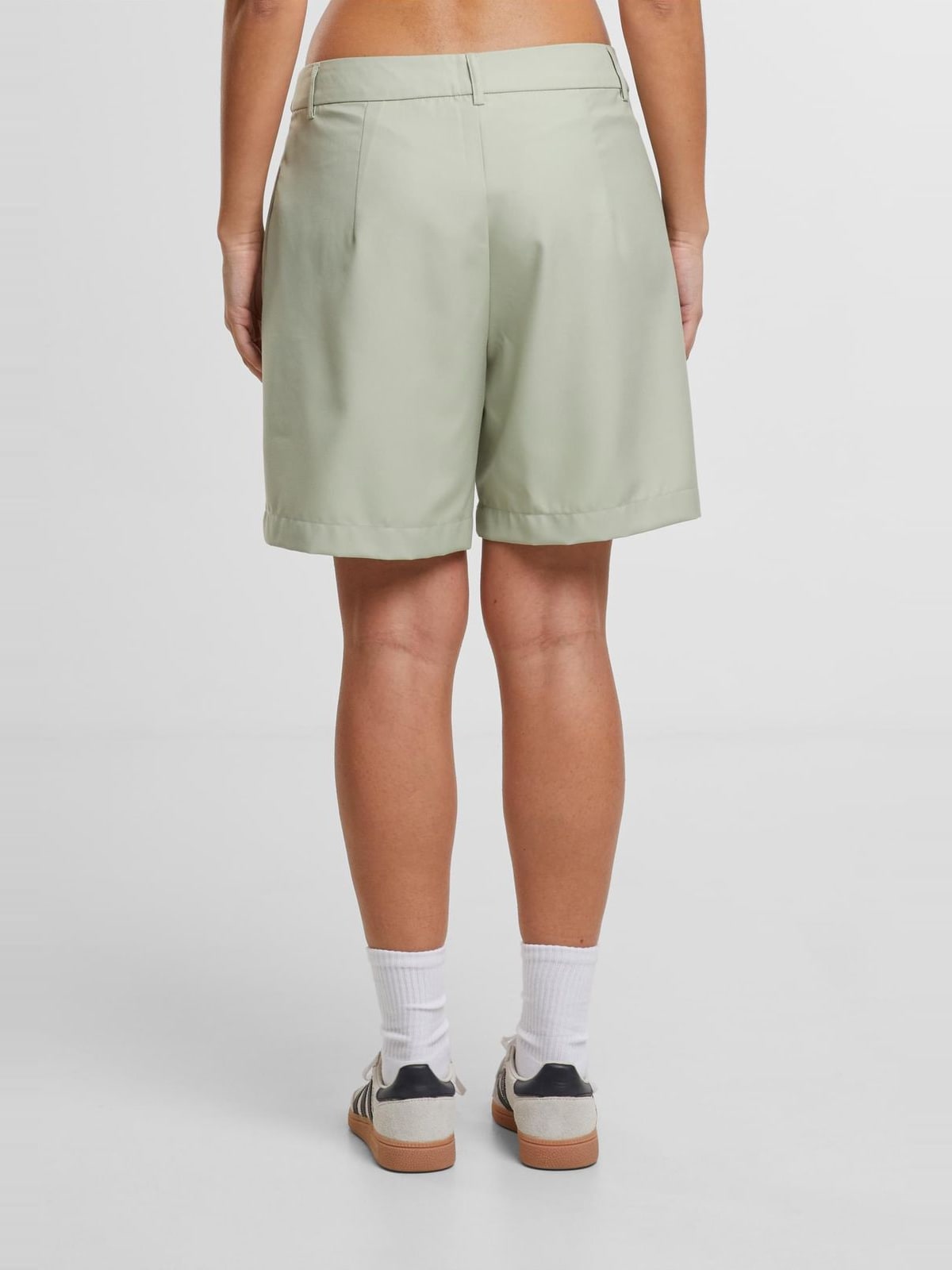 Γυναικεία Bermuda Shorts με πτυχώσεις άνετης εφαρμογής TB7196-03259 Urban Classics softsalvia