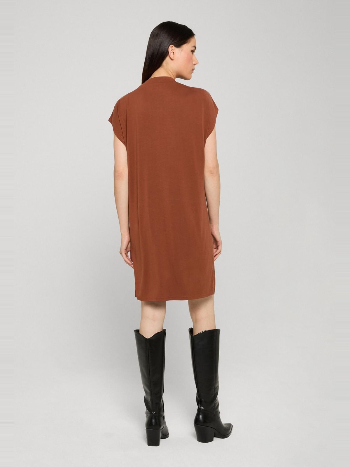 Γυναικείο φόρεμα Modal Dress με μίνιμαλ σχέδιο TB2598-21859 Urban Classics cinnamonbrown