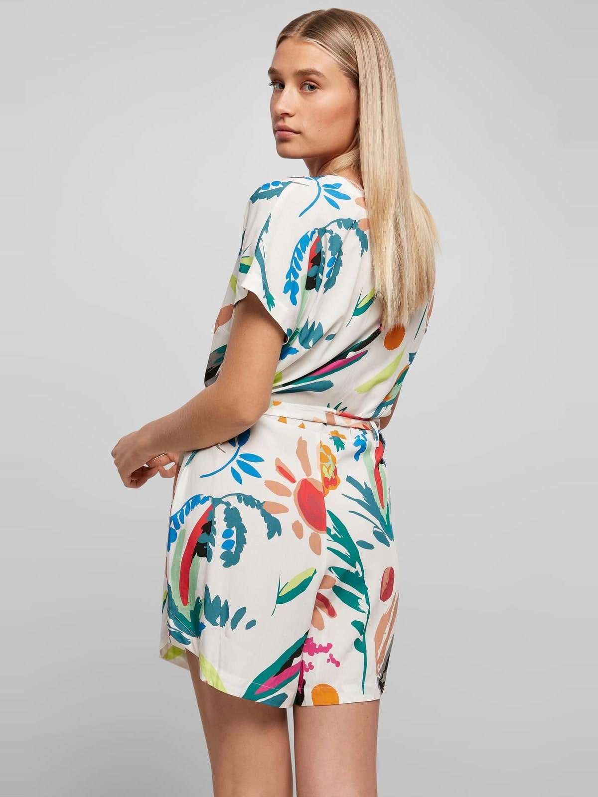 Γυναικείο σορτς φόρεμα Ladies Short Viscose με ζώνη TB4096-03682 Urban Classics whitesandfruity