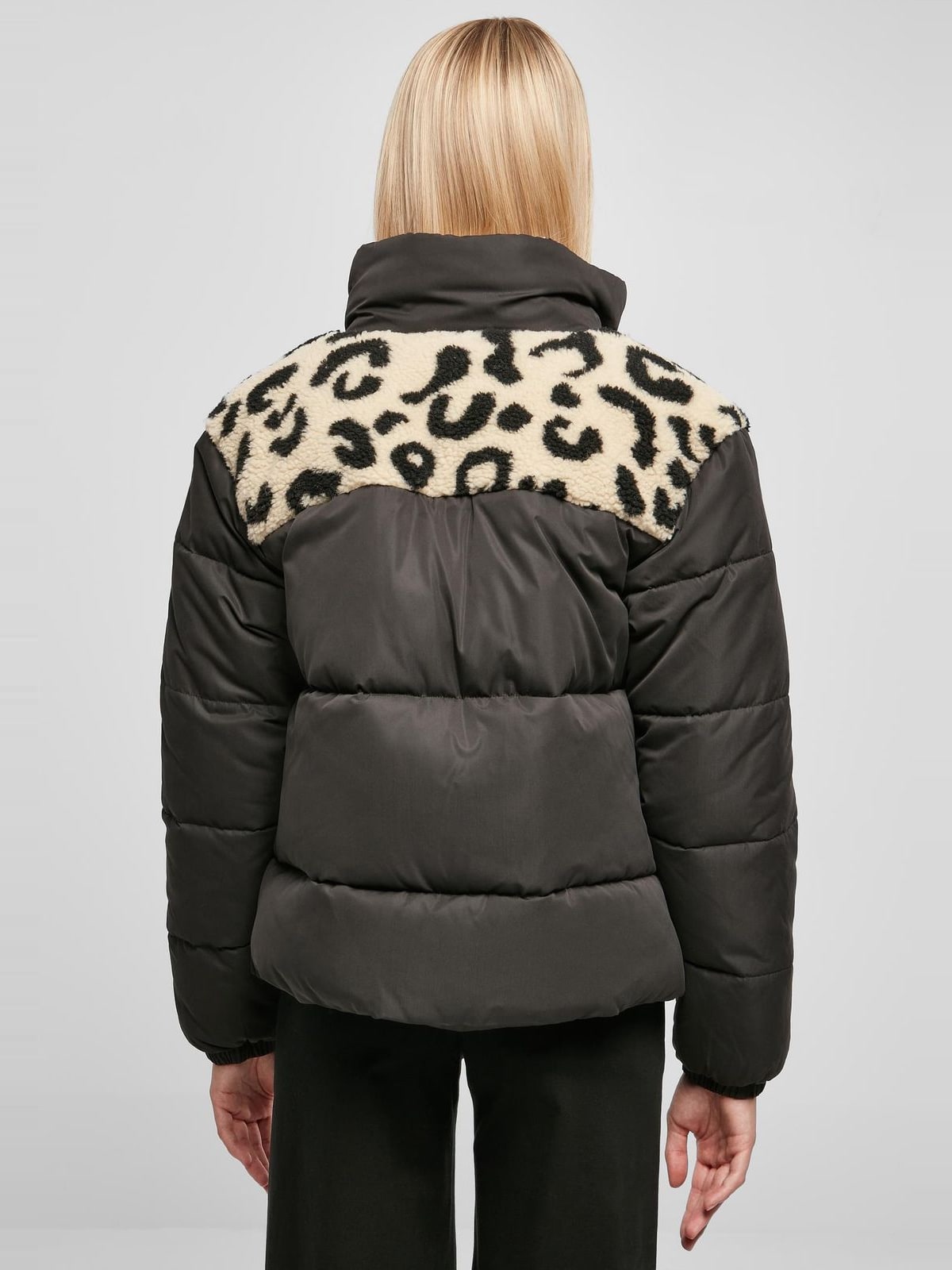 Γυναικείο μπουφάν AOP Sherpa Mixed Puffer με γούνινη επένδυση TB5439-04253 Urban Classics black/sandleo