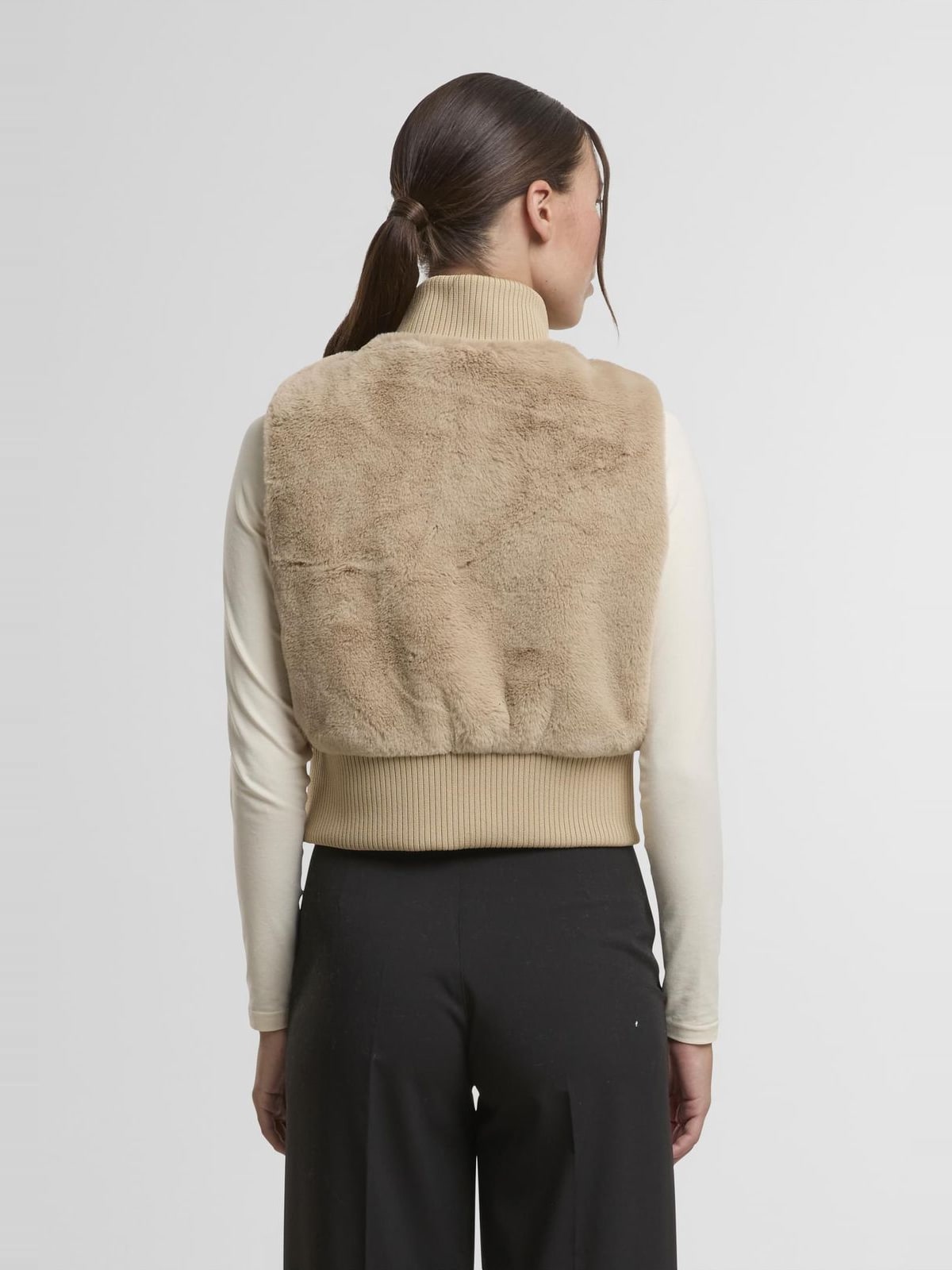 Γυναικείο γιλέκο Cropped Faux Fur Vest με ψεύτικη γούνα TB7933-04732 Urban Classics wetsand