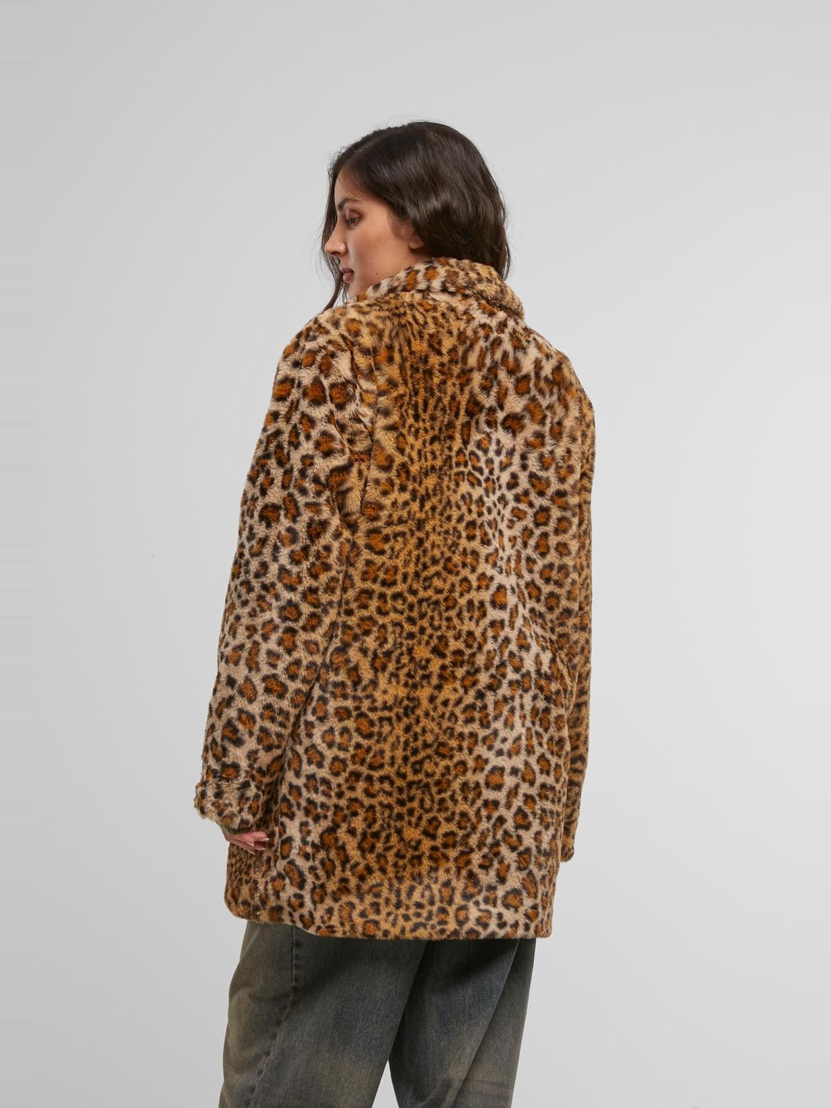 Γυναικείο γούνινο παλτό Ladies Oversized Faux Fur με σχέδιο λεοπάρ TB7937-01720 Urban Classics leo