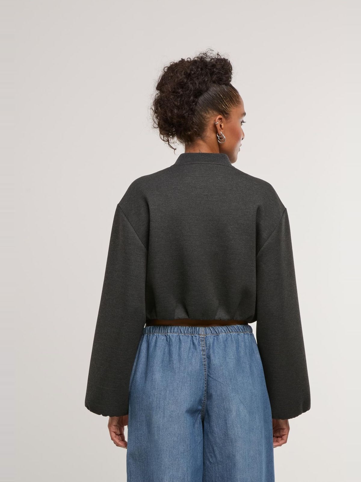 Φαρδύ μπουφάν Ladies Oversized Scuba Jacket με μοντέρνα εμφάνιση TB8133-00091 Urban Classics charcoal