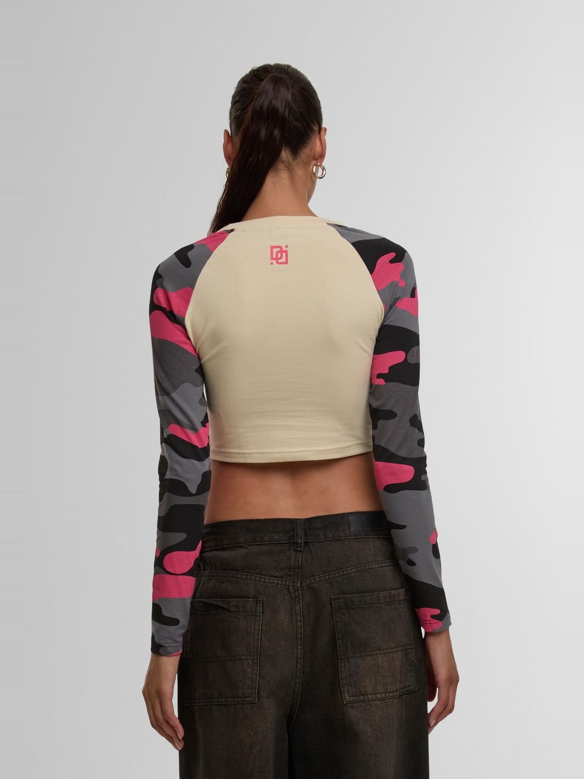 Cropped long-sleeve Bold Longsleeves με καμουφλάζ μανίκια DLLS003-00785 Dangerous DNGRS beige camo