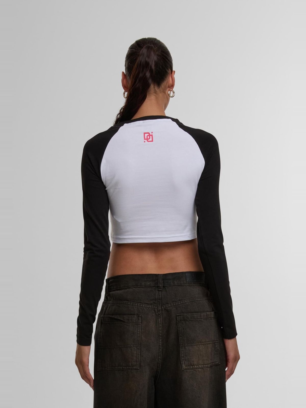 Cropped long-sleeve Bold Longsleeves με καμουφλάζ μανίκια DLLS003-01248 Dangerous DNGRS white/black