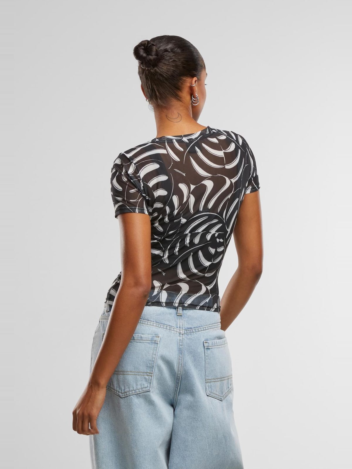 Γυναικεία μπλούζα AOP Mesh Tee με εντυπωσιακό all-over print TB6880-20682 Urban Classics blackleaf