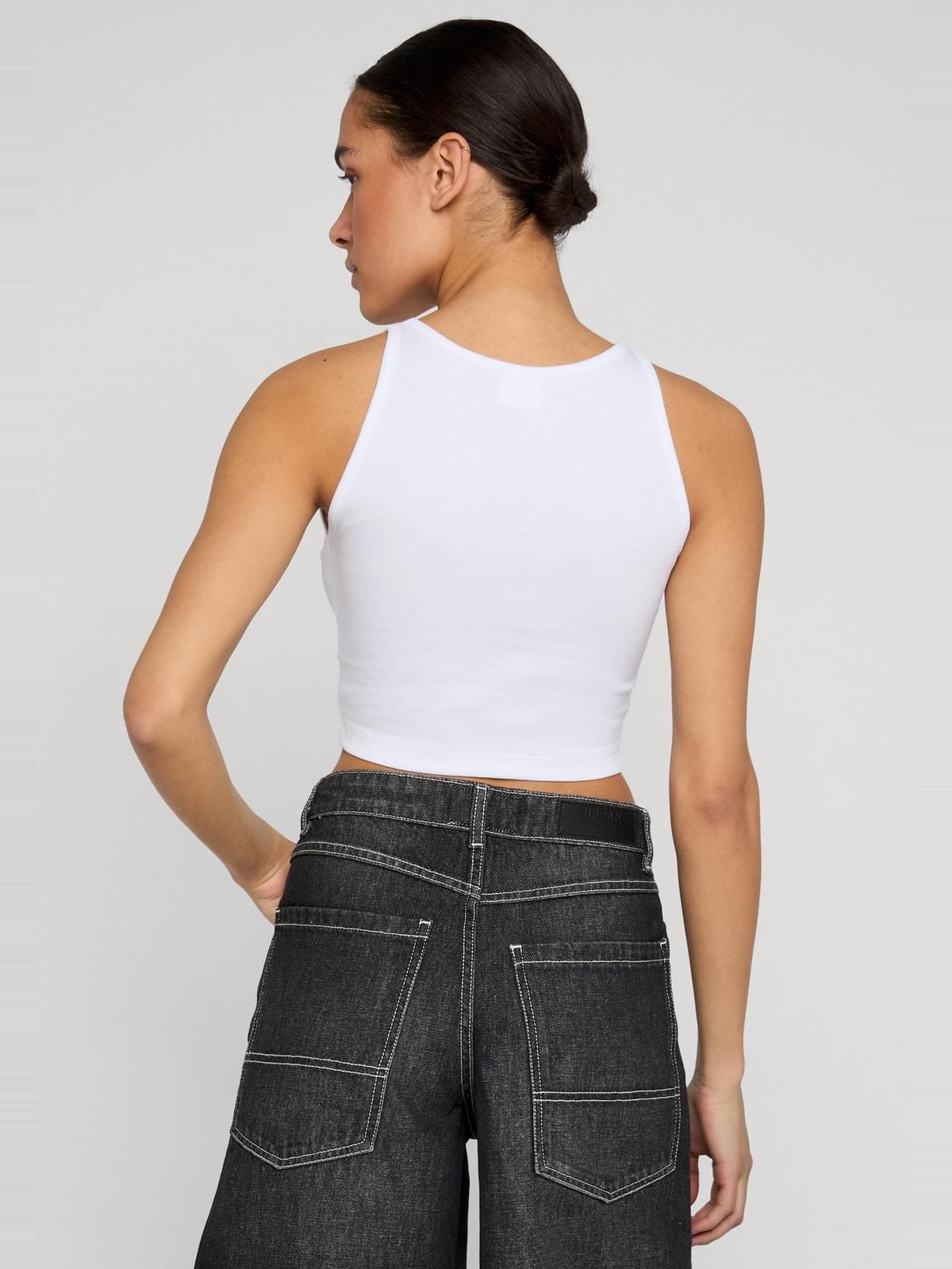 Γυναικεία μπλούζα cut-out με εφαρμοστή cropped γραμμή TB8173S-00220 Urban Classics white