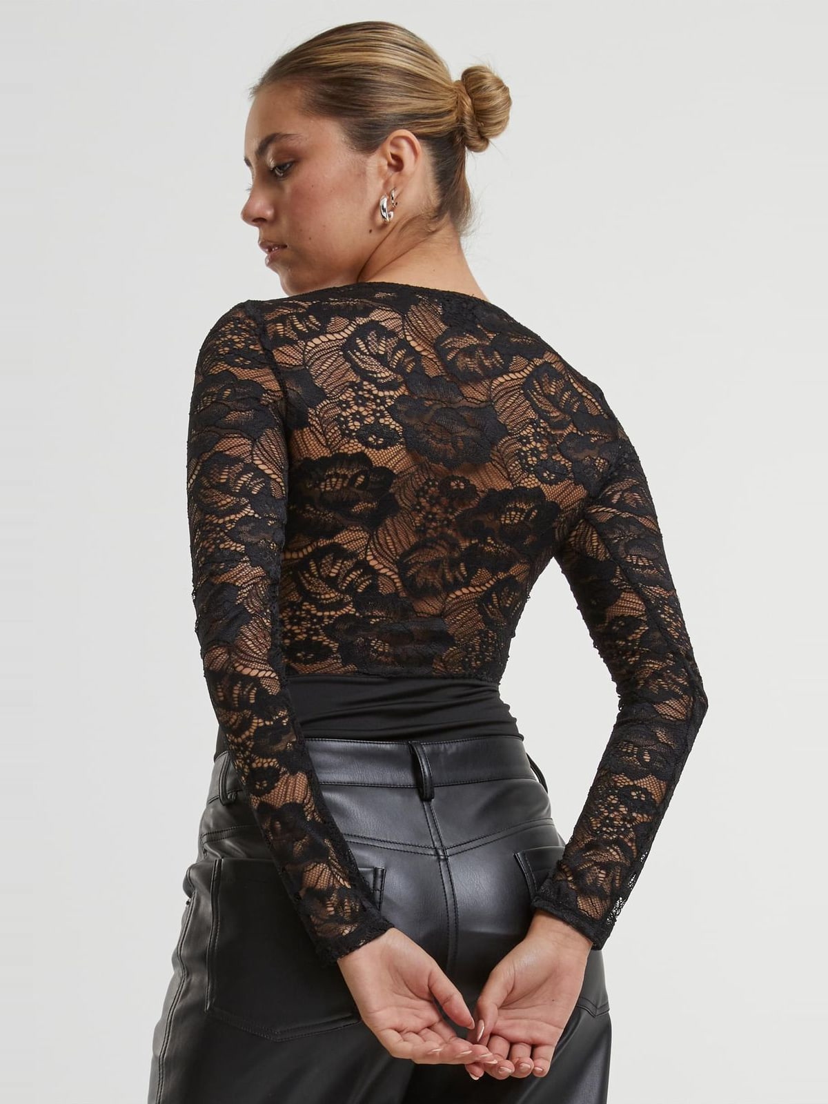 Ladies Round Neck Lace Body με λεπτομέρειες δαντέλας TB7089-00007 Urban Classics black
