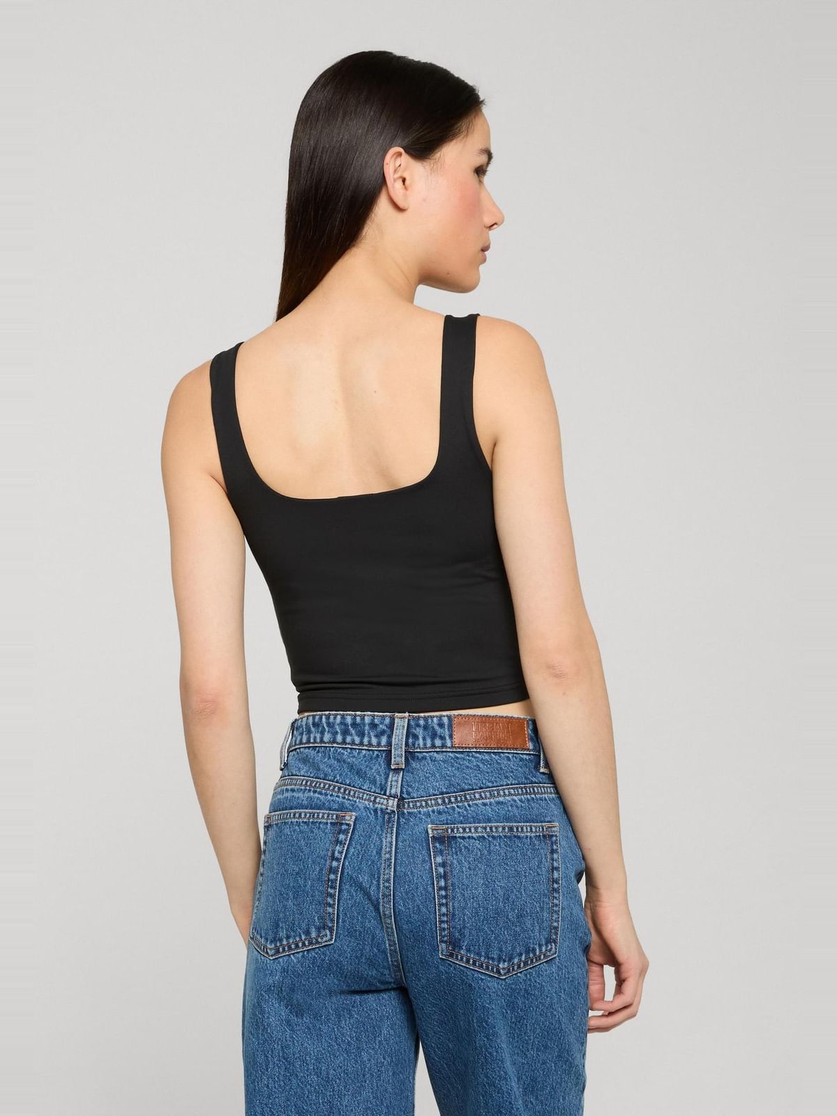 Cropped top με ασύμμετρο λαιμόκοψη TB8349-00007 Urban Classics black