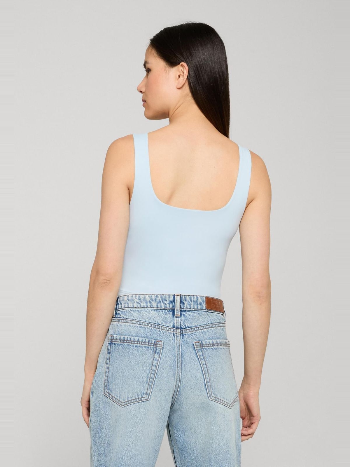 Cropped top με ασύμμετρο λαιμόκοψη TB8349-21550 Urban Classics freezeblue